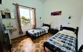 Avrahostelroom